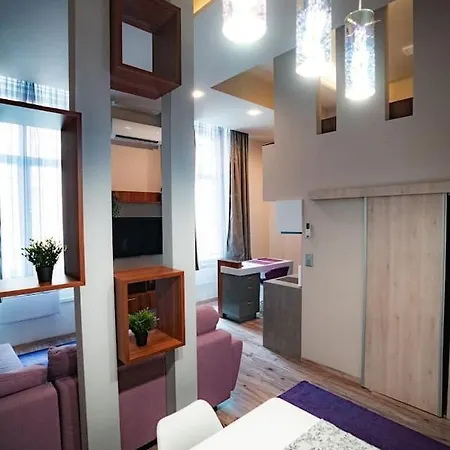 Elizabeth 44 Boulevard Apartment
